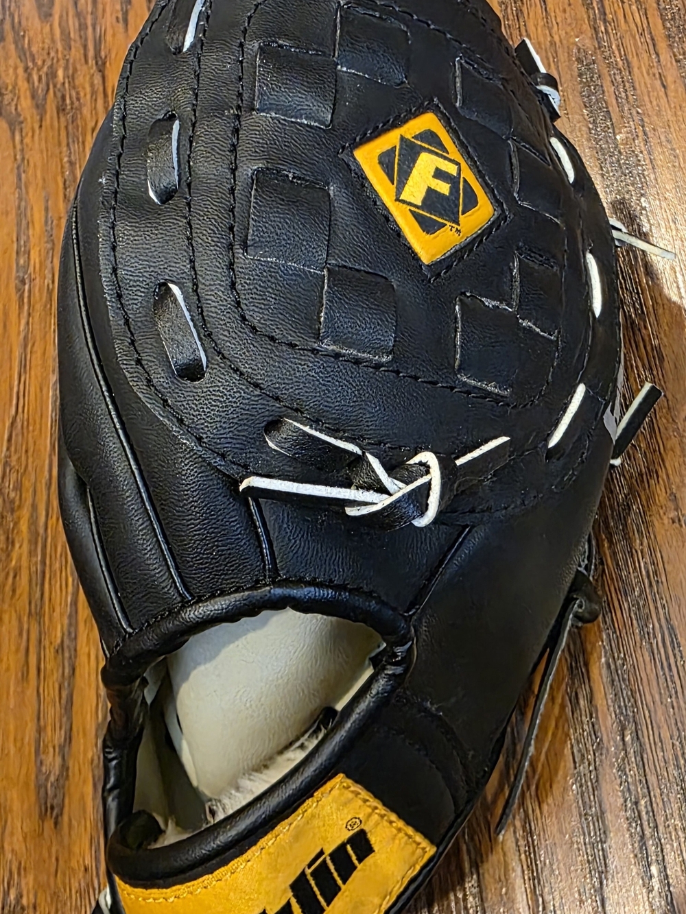 Franklin Field Master 10" Youth Baseball Glove 4621-10 New, Black